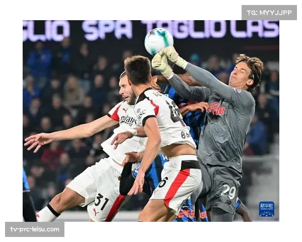 AC米兰在训练中重点演练由门将发起的快速地面出球